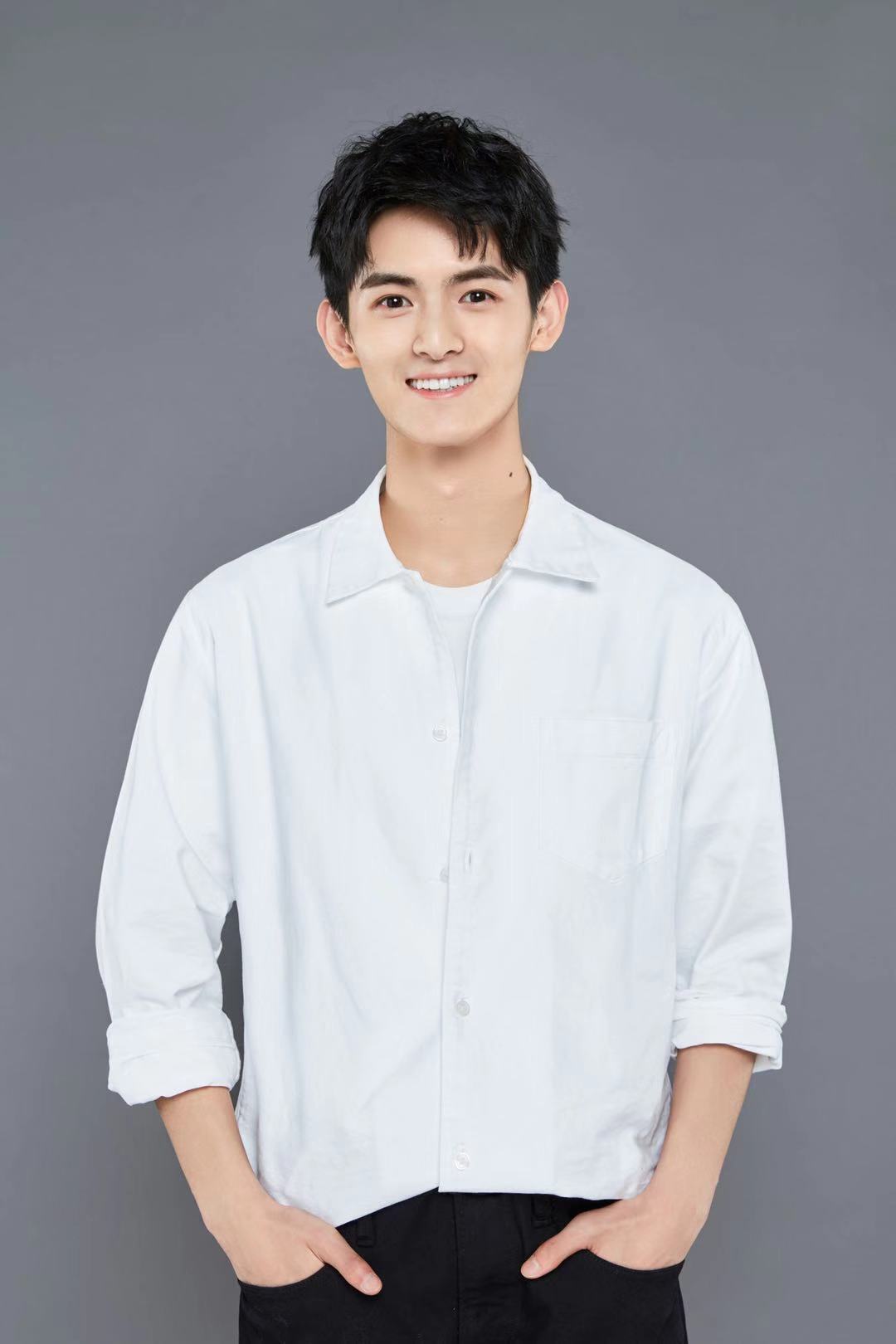 周占新剧《君九龄》开机 花滑王子变身多金情深方承宇