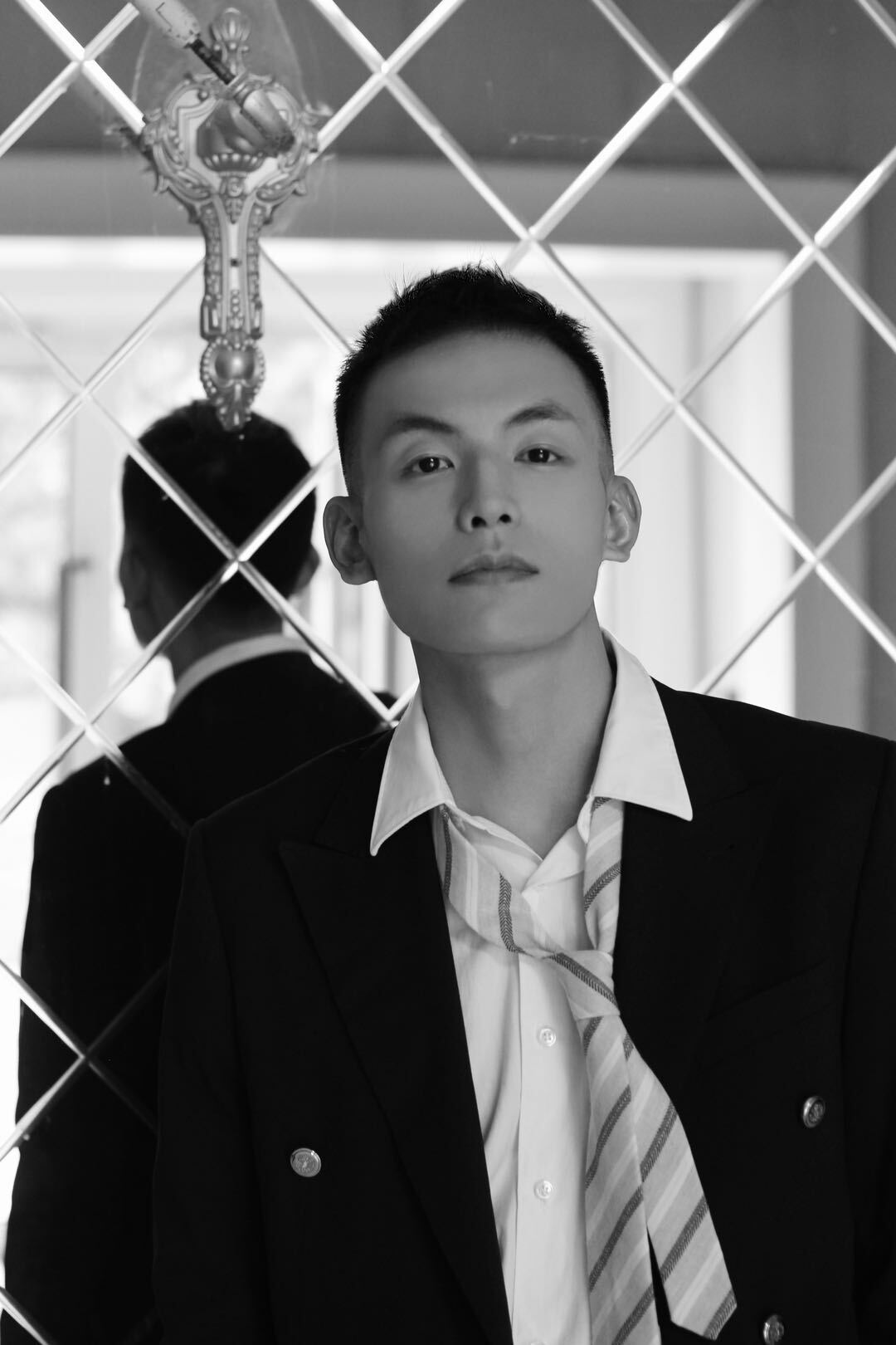 演员刘扬时尚大片曝光穿越火线猴子戏里戏外判若两人