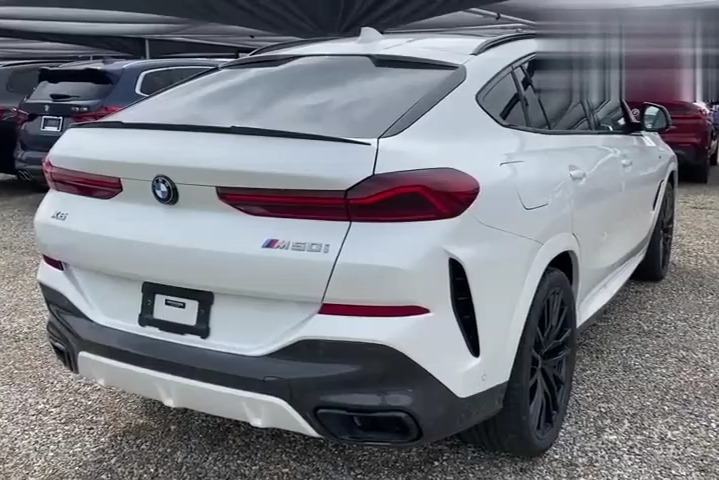 宝马X6M50i版到货,近距离了解外观内饰,才知道啥叫帅气