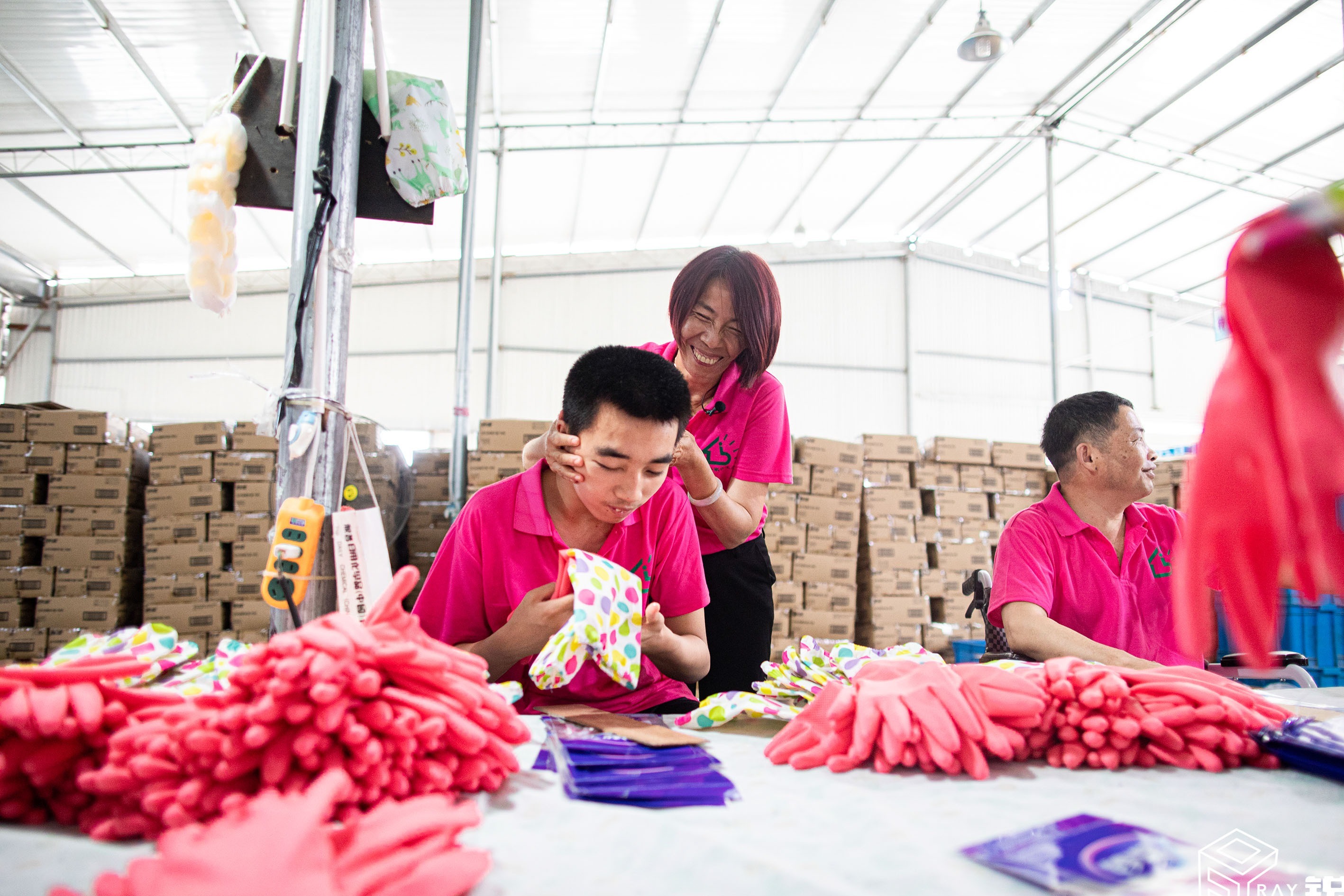 疫情后积压库存1000万，这家残疾人公益厂通过出口转内销重获生机