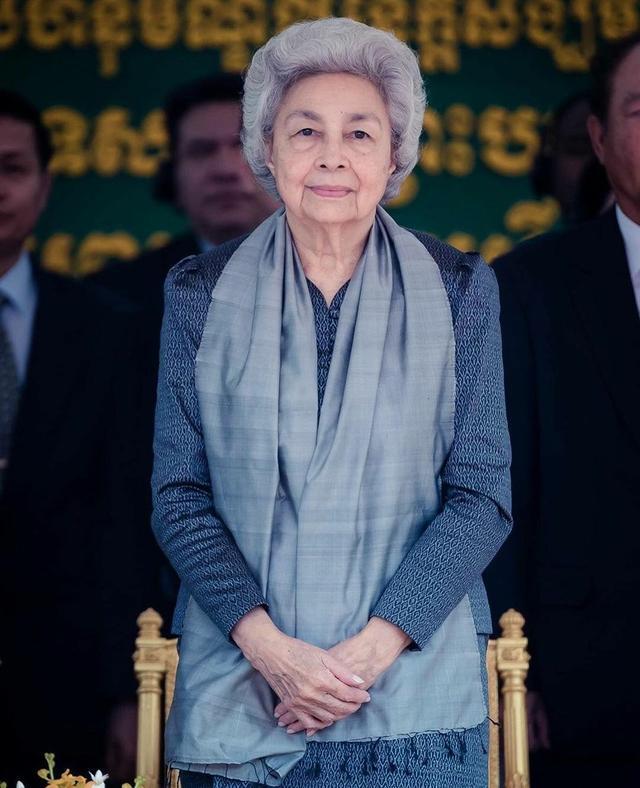 莫尼列太虽然是柬埔寨前国王的第六任妻子,但她却是最受宠的那一个.