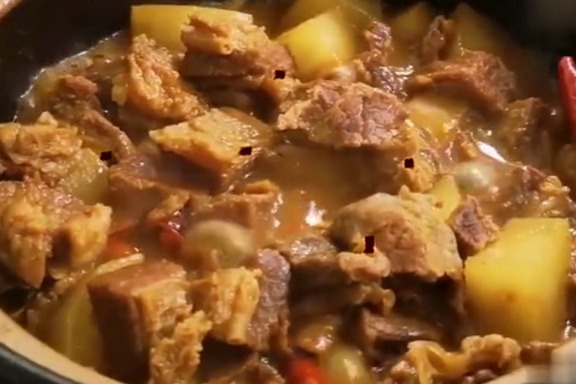 大厨教你“砂锅萝卜牛腩”家常做法，软烂入味，香味扑鼻，真下饭