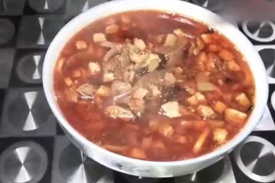 大厨教“臊子面”家常做法，陕西岐山臊子面，面条细长、汤味酸辣