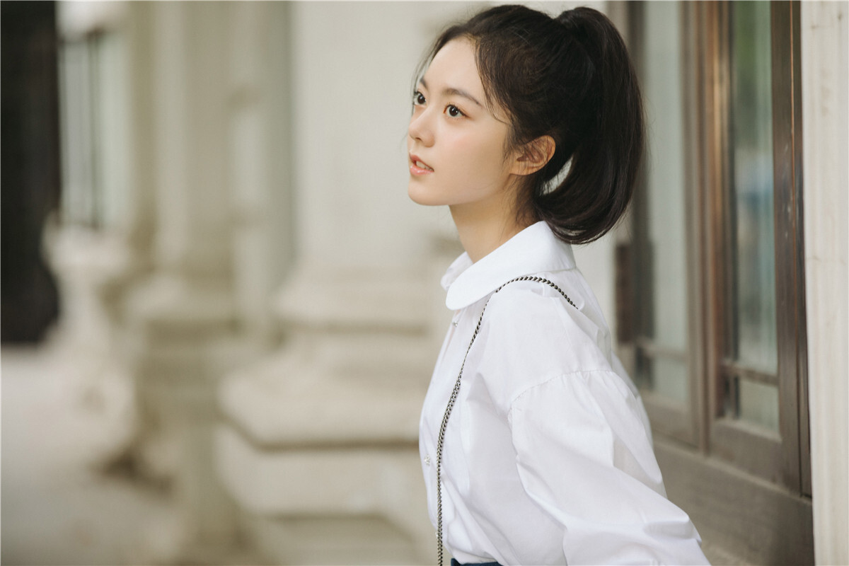 赵今麦最新写真灵动清丽蜜桃妆容展沁甜治愈力