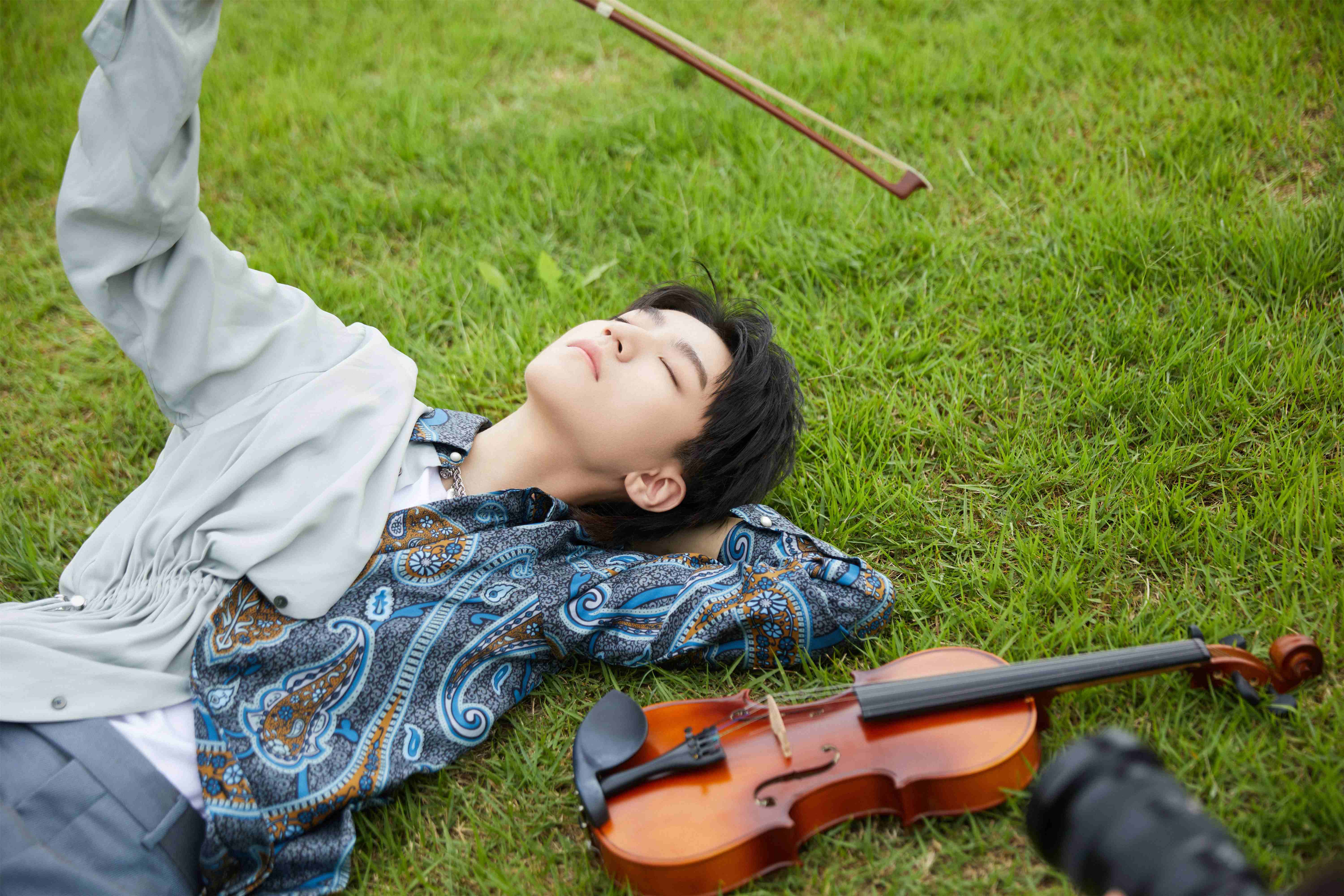 王俊凯全新英文单曲《beautiful》上线 首尝前卫曲风少年大胆示爱