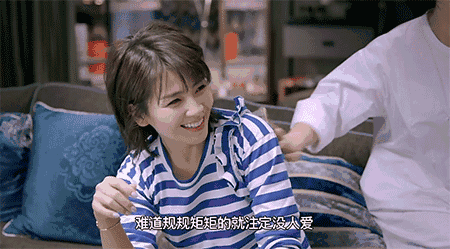 将括号发型发扬得淋漓尽致的,就是《欢乐颂2》中的安迪——刘涛