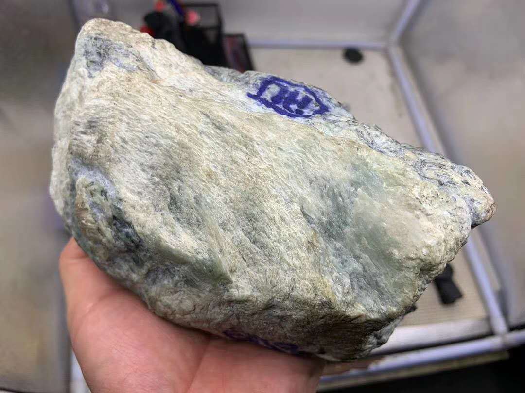 收藏级别,木那脱沙天空蓝手镯料 ,皮壳老,压灯冰感荧光十足