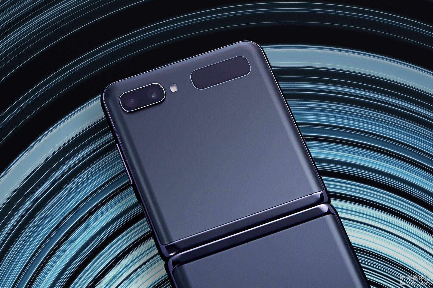 三星z flip 5g图赏 弯折之间感受科技进步的脚印