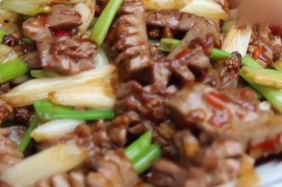 大厨教你“爆炒腰花”家常做法，滑嫩浓香，下酒下饭好菜