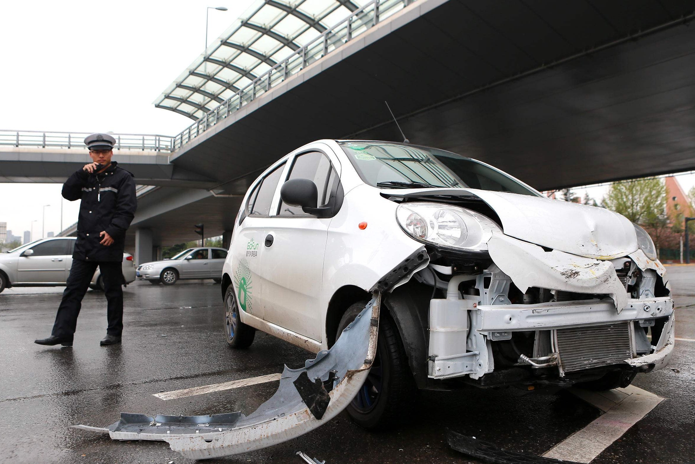 无证驾驶开车出了事故怎么处理？对方责任也要被罚吗？看完长知识