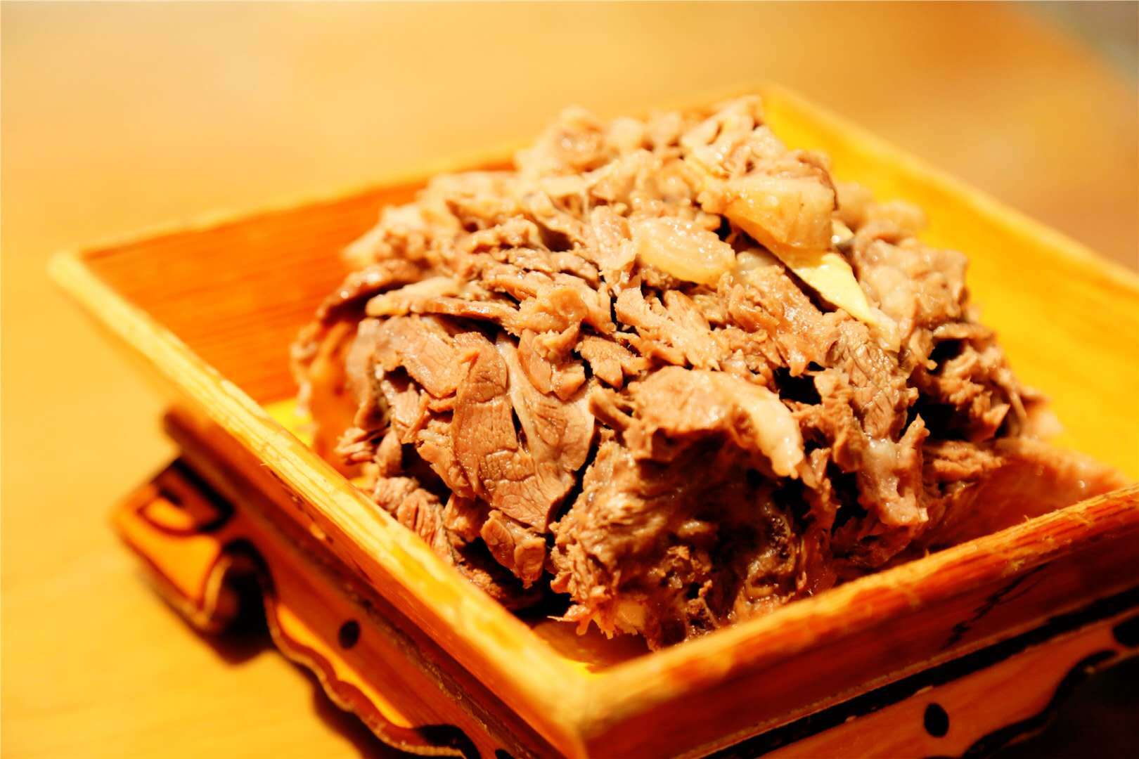 骞味探美食:乌海的蒙餐什么样?帮你细品手扒肉,太阳饼,酪丹