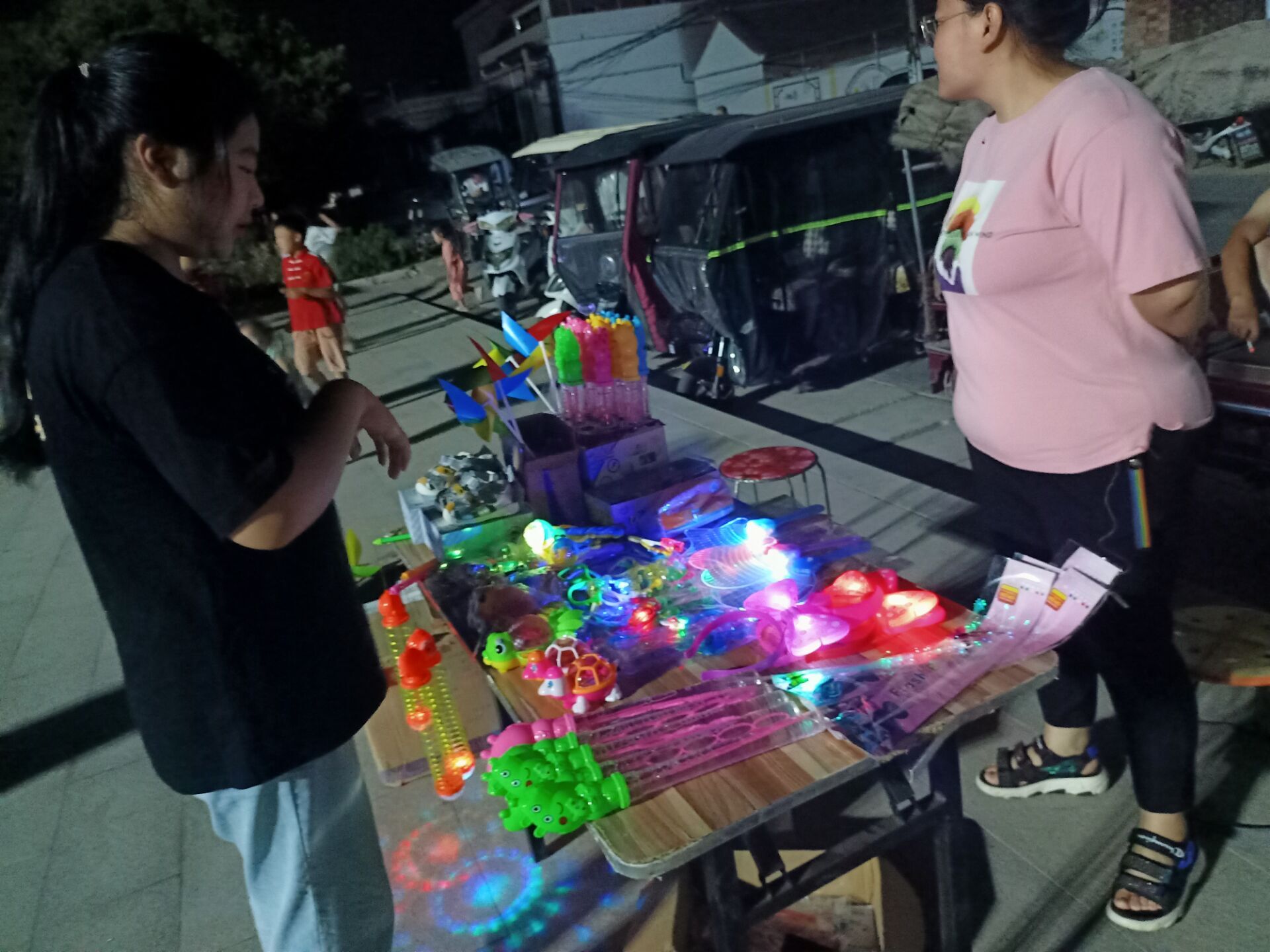 地摊经济有影响,存在问题溯其源__凤凰网