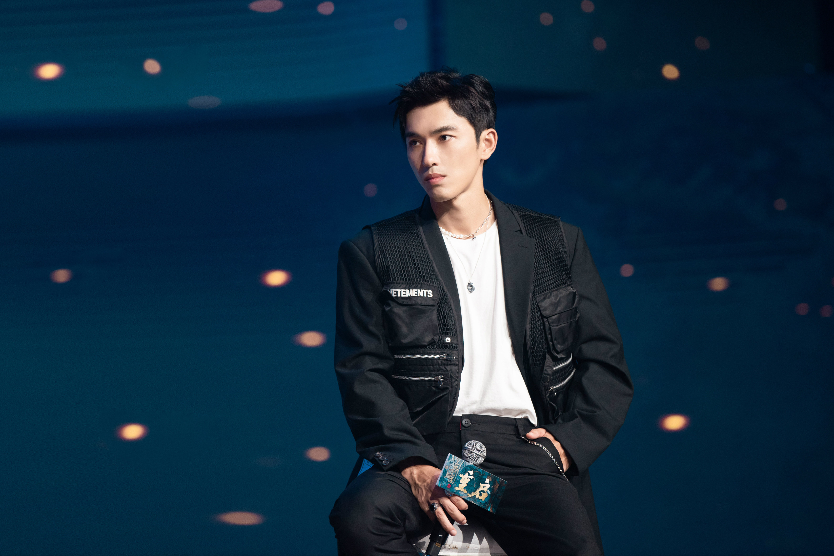 邬立朋出席重启主创见面会 直言朱一龙太难恨