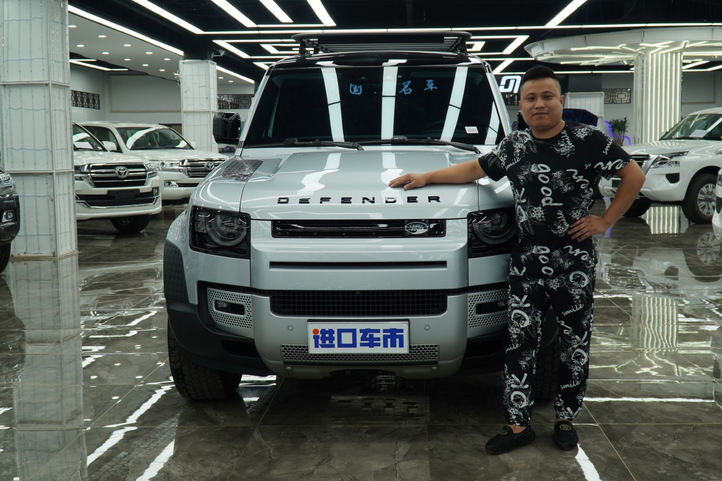 传奇归来，势不可挡！实拍20款路虎卫士暗夜特别版 