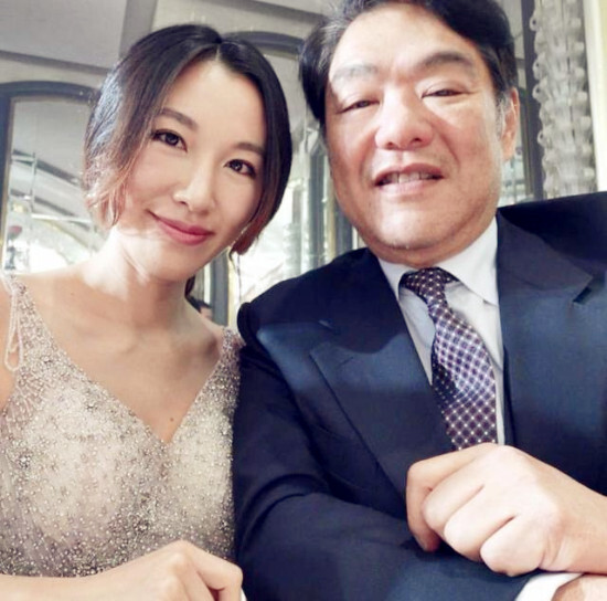 如今李美慧与商曾文豪结婚已经两年了,李美慧已退出演艺圈过起了豪门