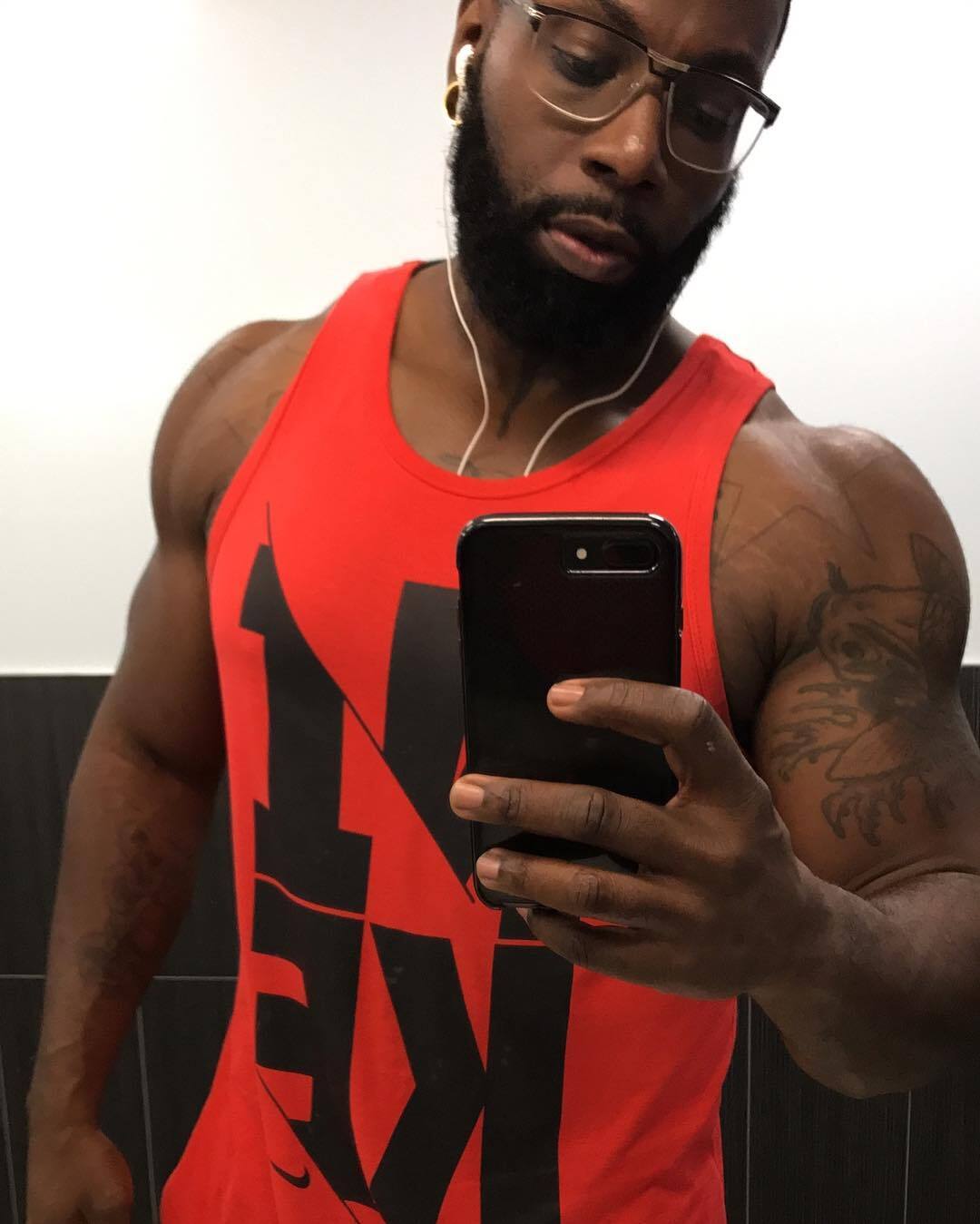 健身教练为陪学员减重吃胖30公斤