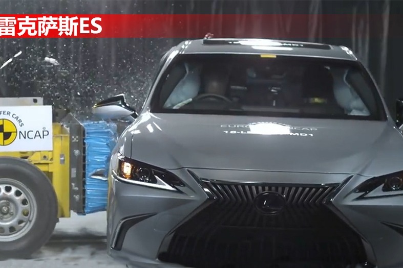 雷克萨斯ES侧面碰撞测试，这A柱表现，买BBA的后悔没？