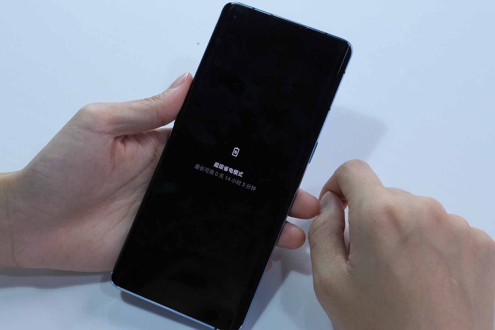 超级省电模式还能这样玩？  网友：世界终究还得是年轻人的