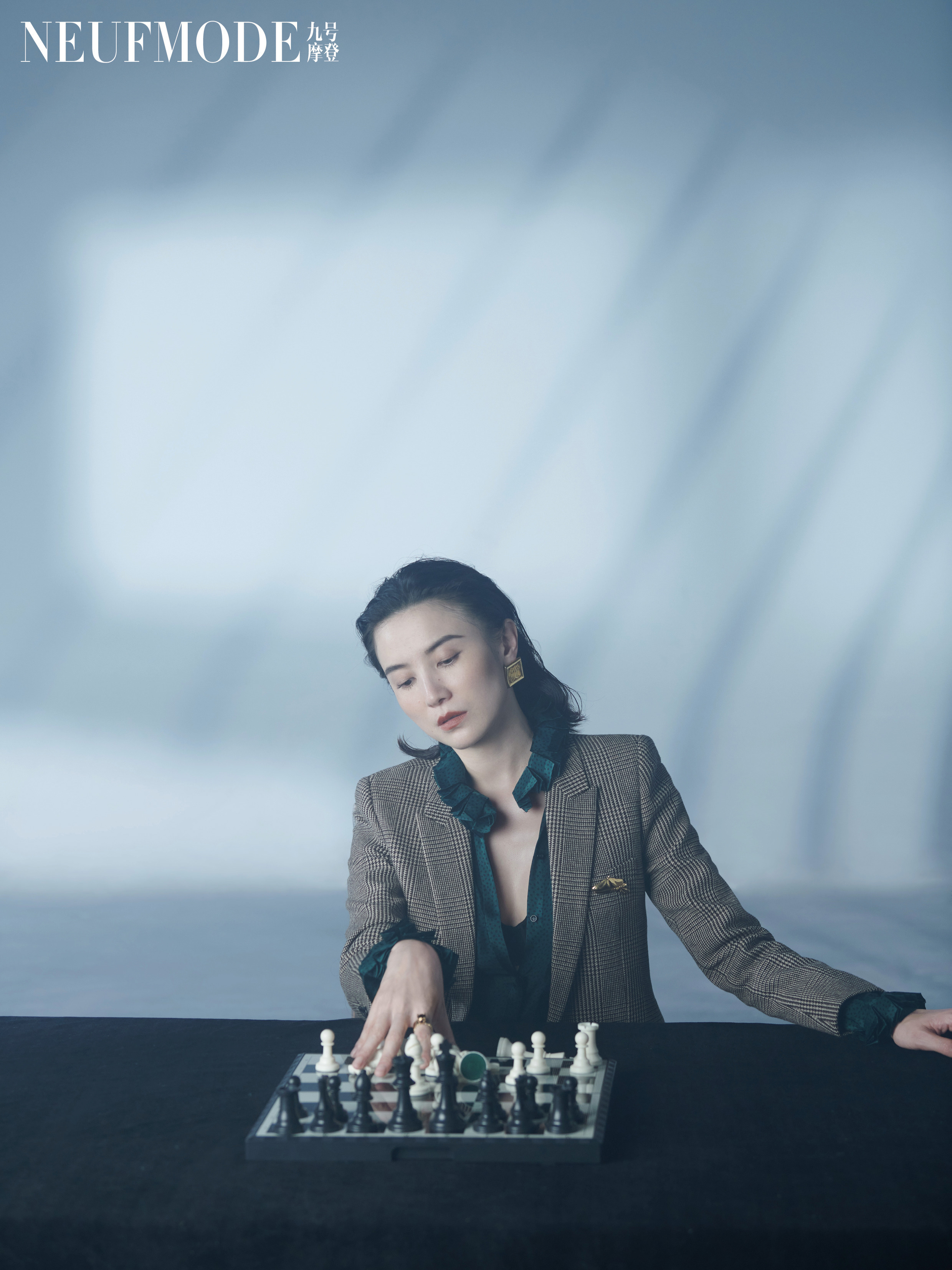 宋佳登《neufmode九号摩登》杂志封面 携刘敏涛演绎光影大片