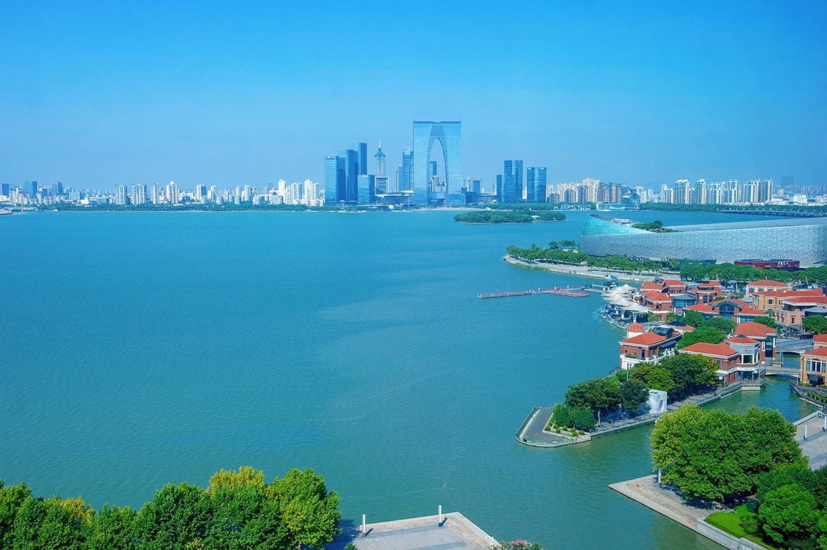苏州金鸡湖畔,商务区里的度假胜地,待在房间俯瞰城市天际线