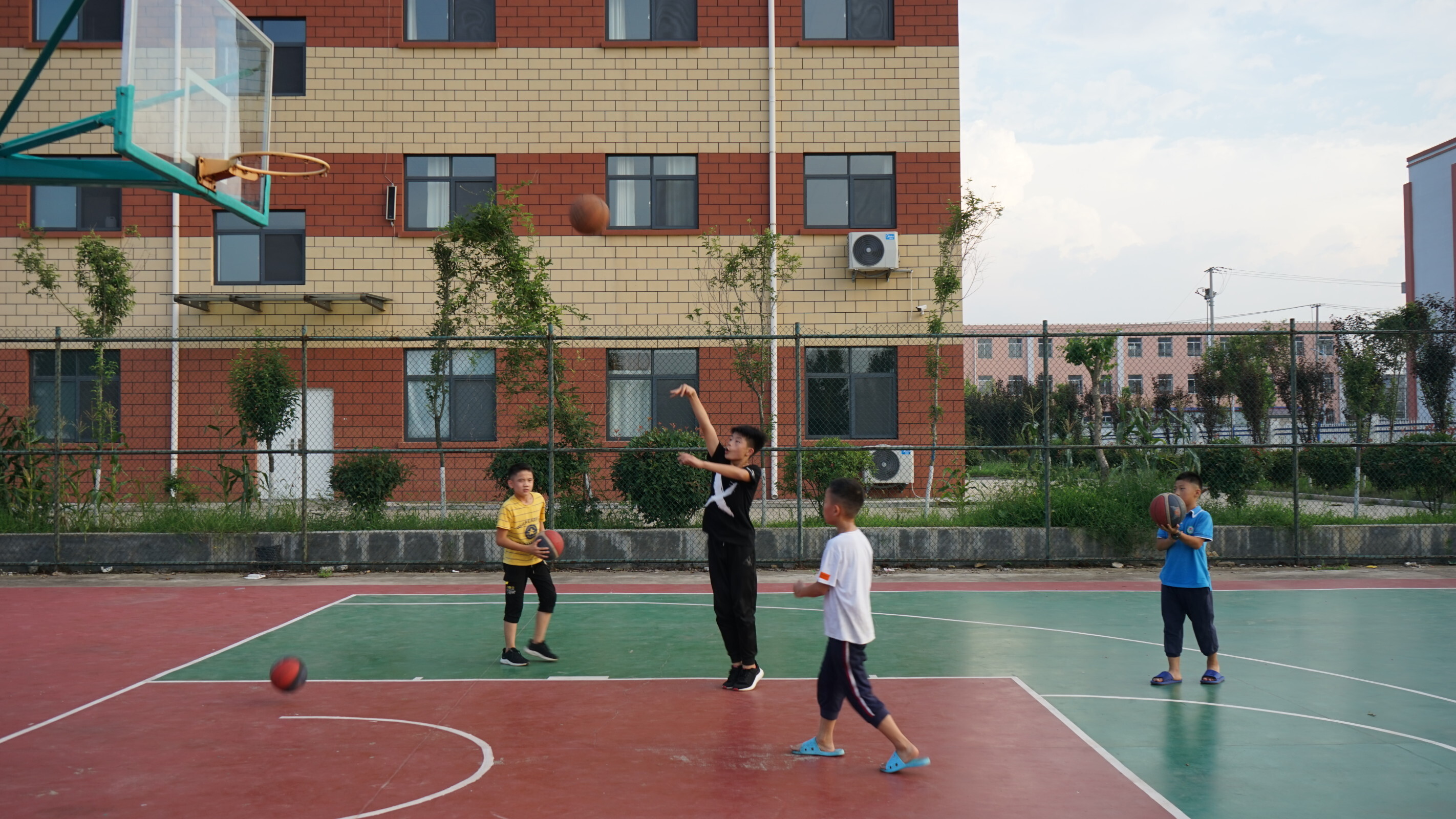 篮球运动强身健体,科技下乡让梦起航——red youth实践团__凤凰网