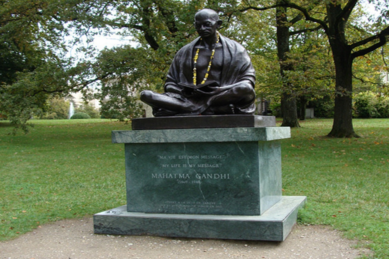 全球最悲惨的大英雄,为国家独立奔走,国家刚一建立,他就被杀了