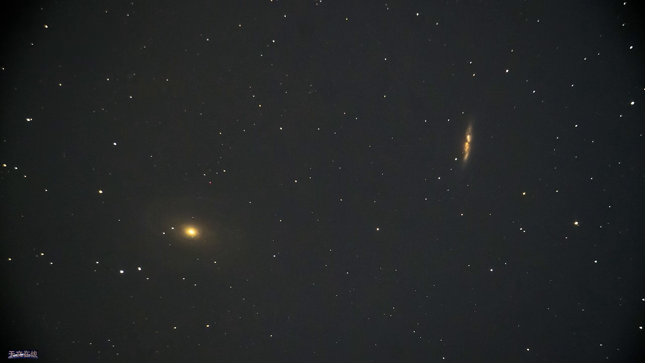 从望远镜中拍摄到的m81和m82星系实时图像