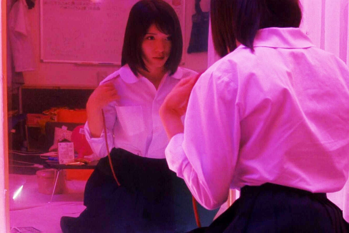 这部三观不正的日本电影，内容大胆又肮脏，看得我扎心的痛