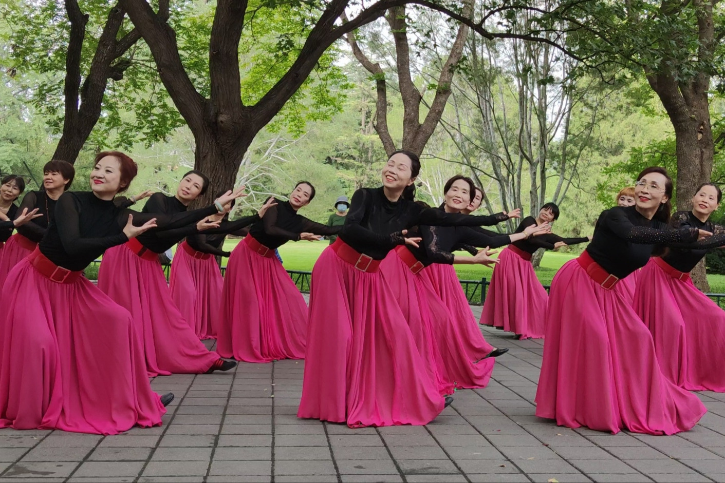 北京的金山上舞蹈服装图片