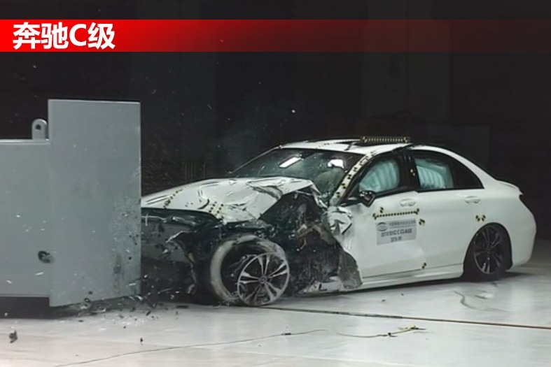 豪华就安全吗？来看看这台奔驰C级碰撞测试表现如何？