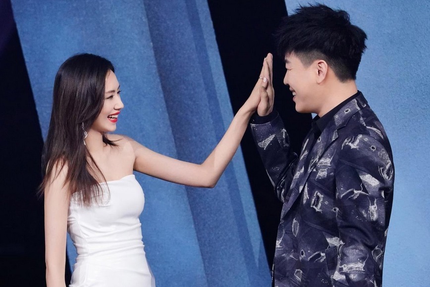因病消失的刘惜君，31岁终于华丽回归，网友：太美了！