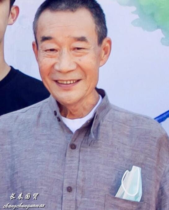66岁"老戏骨"李雪健近照曝光,身材消瘦面容慈祥