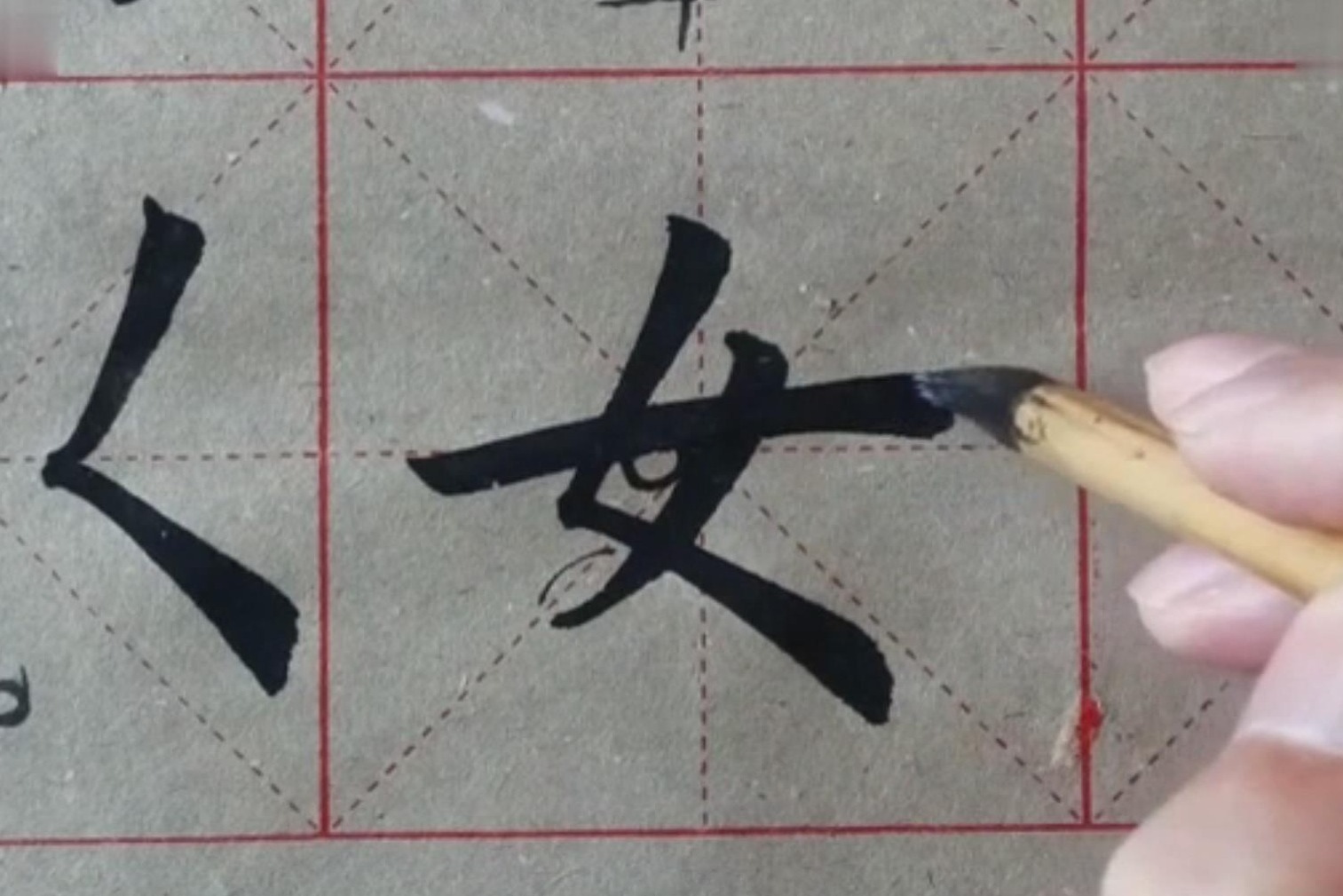 中老年人毛笔书法入门教学视频，书法入门技巧，老师一步一步教你