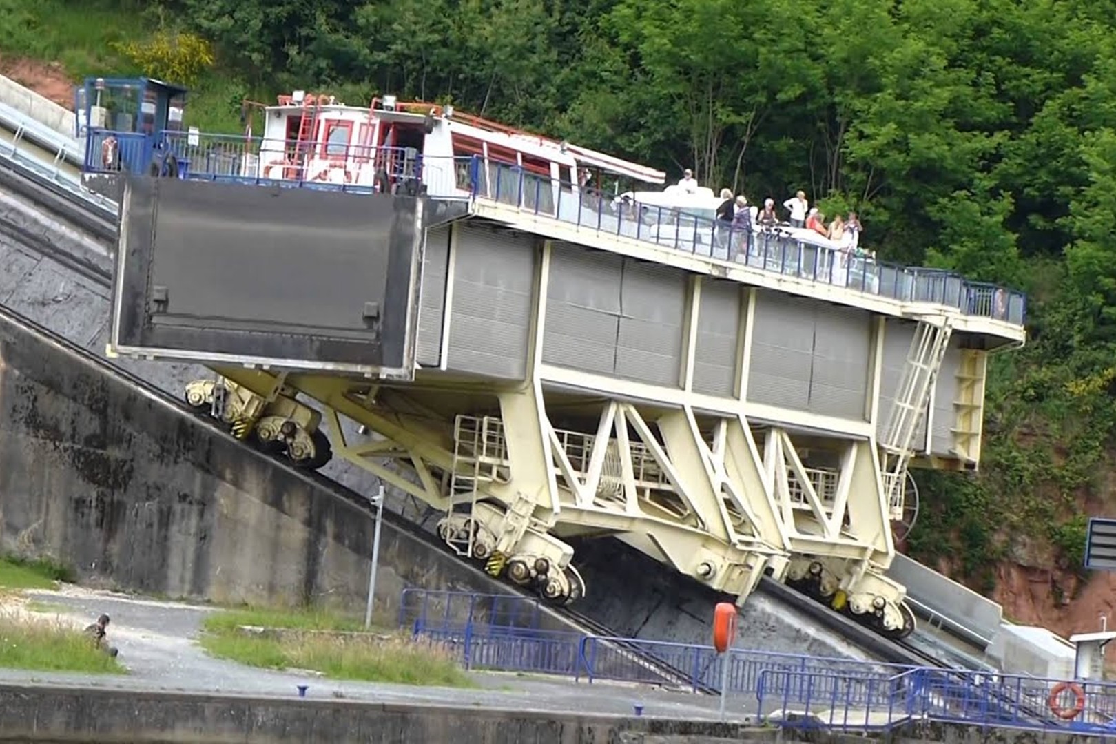 斜坡式升船机，上下落差几十米，让轮船轻松翻坝！