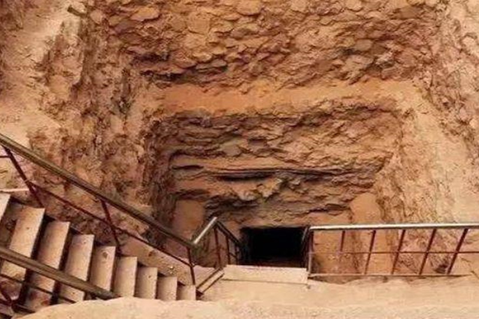 其实“九层妖塔”真的存在，且已挖掘了两层，但因太诡异没敢再挖