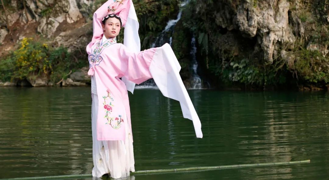 遵义女孩水上漂网友惊呼这是仙女下凡啊