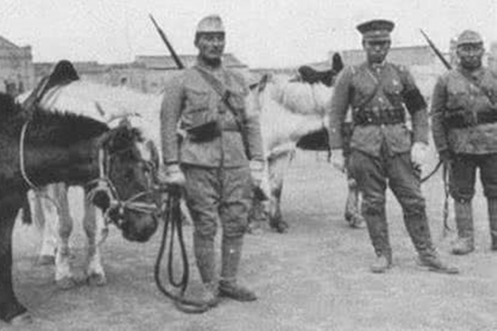 二战时，除“日本鬼子”外，还有一大批“二鬼子”，多数让人痛恨