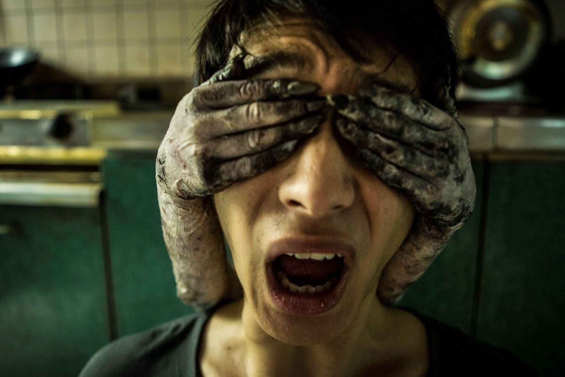 真实事件改编的恐怖片红衣女孩至今是个谜