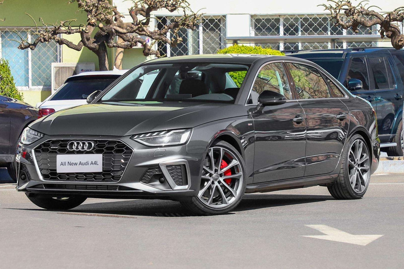 35万预算，顶配奥迪A4L和低配奥迪A6L该怎么选？对比了解一下