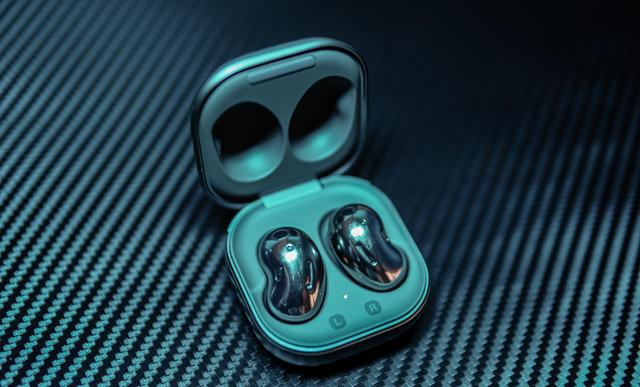 三星galaxy buds live耳机图赏:小巧奇特,支持主动降噪