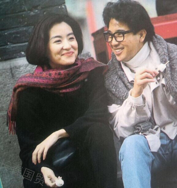 林青霞秦汉31年前合影照二人青涩甜蜜幸福相拥