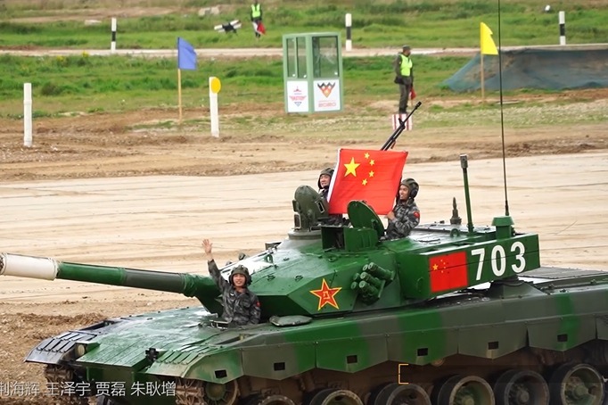 “坦克两项”单车赛收官 中国队晋级半决赛