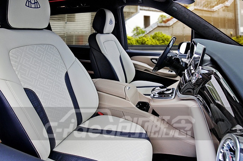 奔驰V260改七座，无隔断迈巴赫蓝白内饰