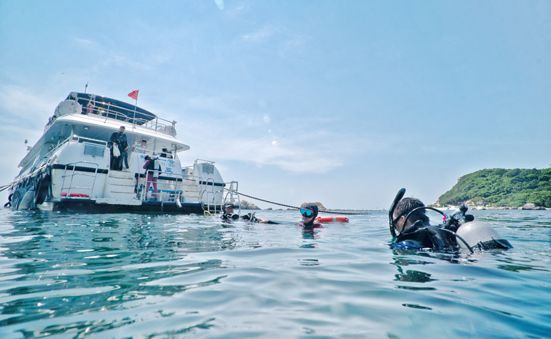 方坚泽所在蜈支洲岛的潜点环境