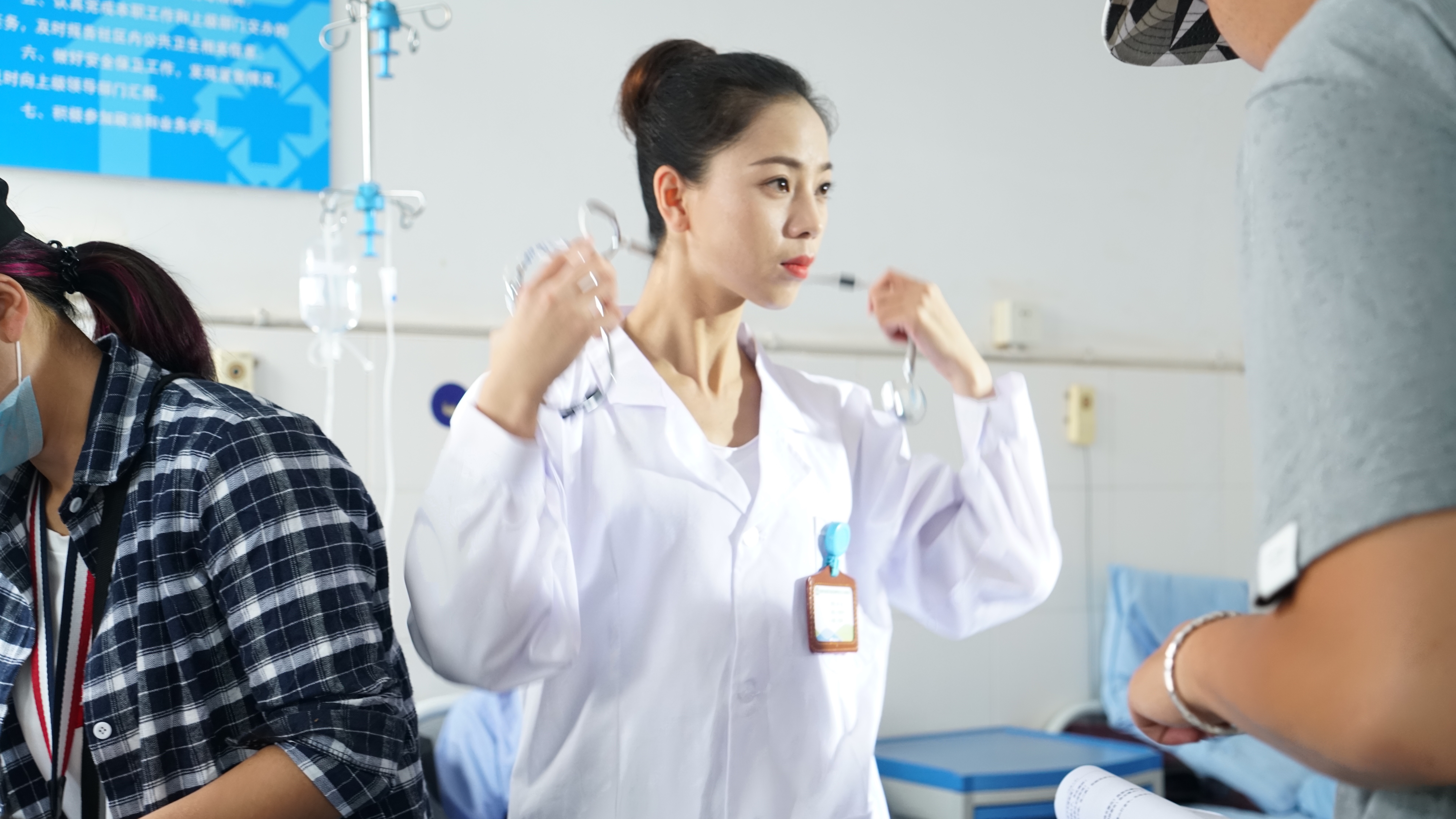 青年演员杨佳将踏进演艺新征程__凤凰网