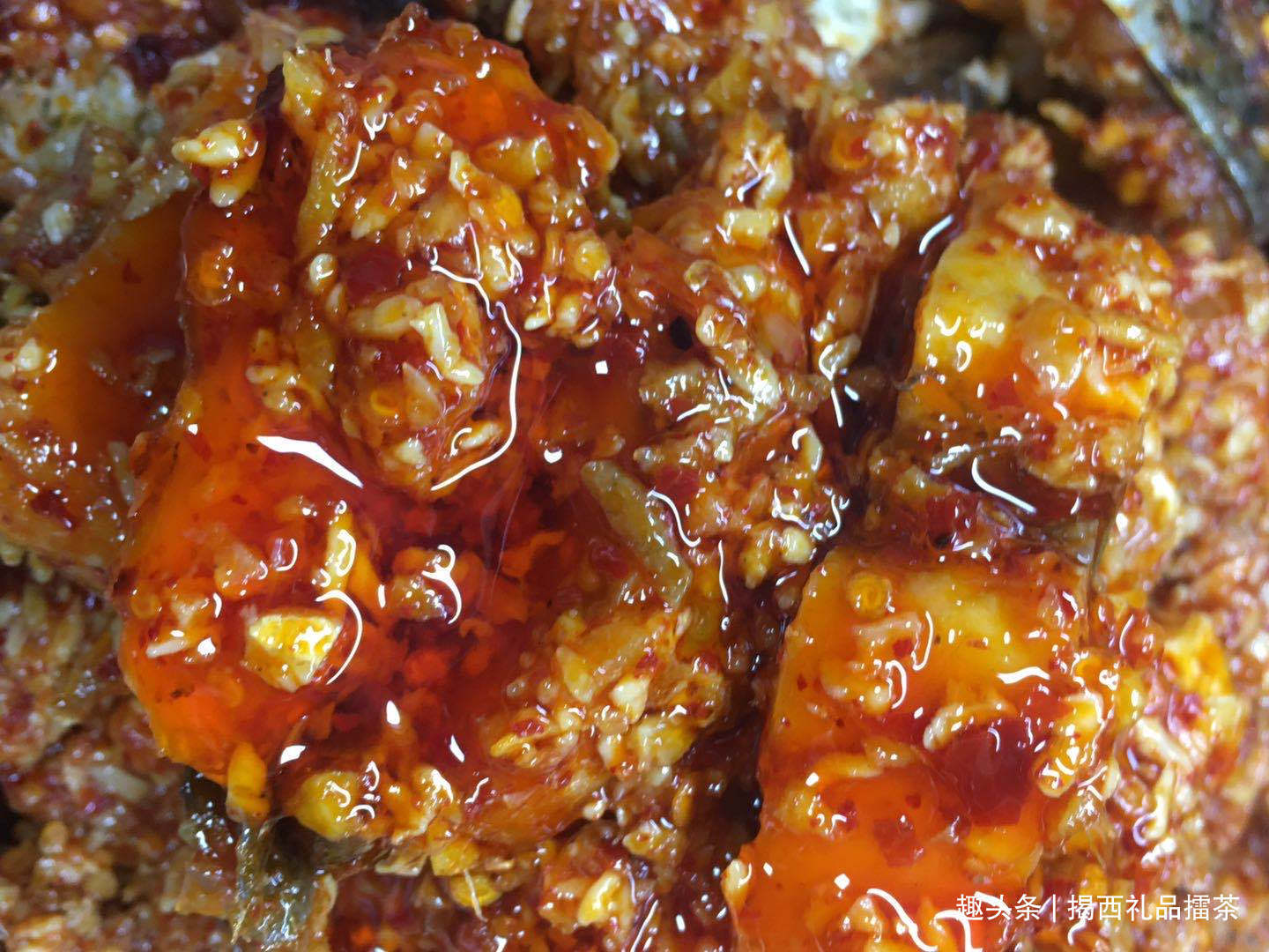 酒糟鱼酒糟鱼是我们江西的特产之一,每年秋冬季一到,许多的家庭就开始