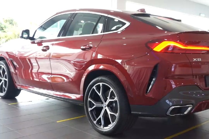 新车到店，实拍新款宝马X640i，颜值太高！