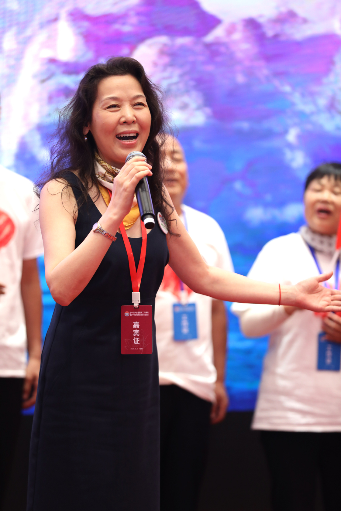 健康中国在行动|歌唱家孙静与志愿者们一起唱响《我和我的祖国》