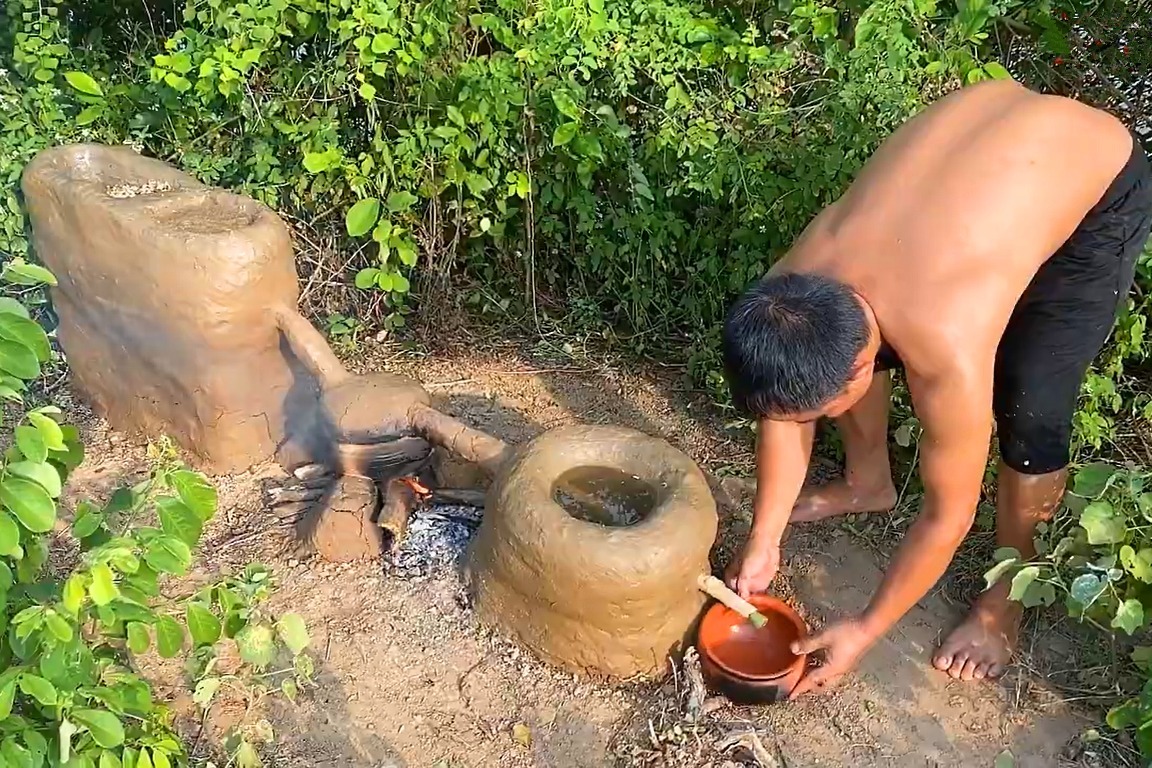 野外生存，如何自制简单的蒸馏器，将海水蒸馏成可饮用的淡水