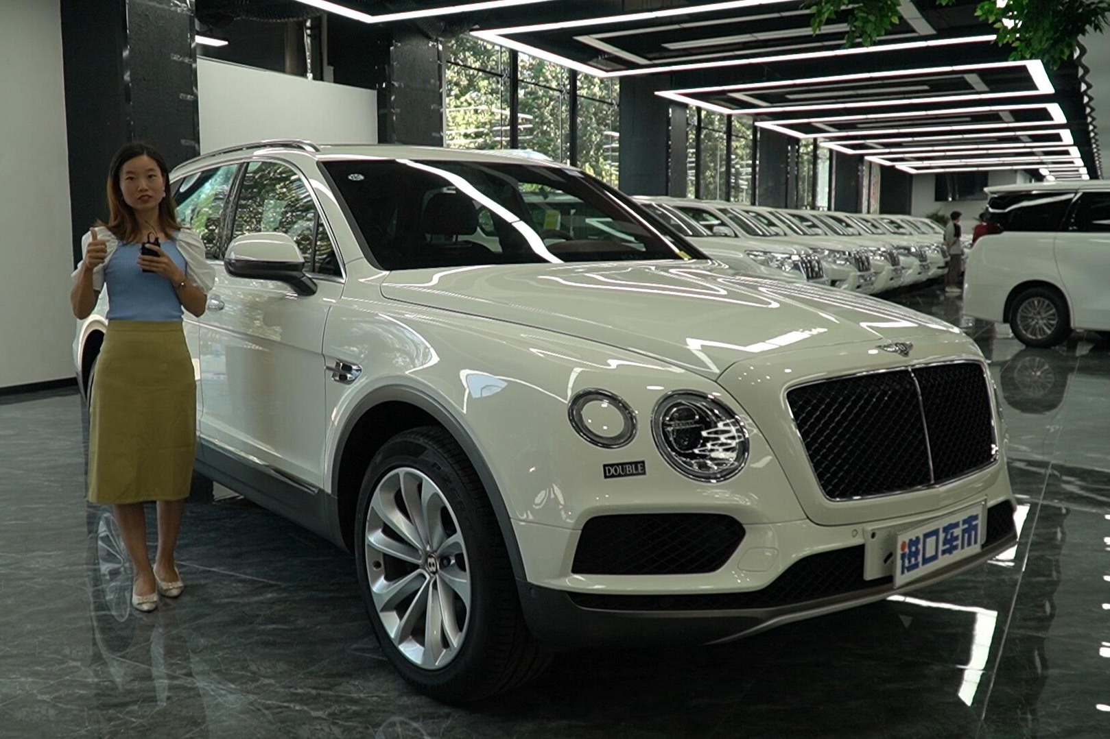 小姐姐亲身体验超豪华suv20款宾利添越百年包限量版